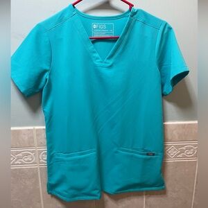 Like New Figs Three Pocket Scrub Top Oasis